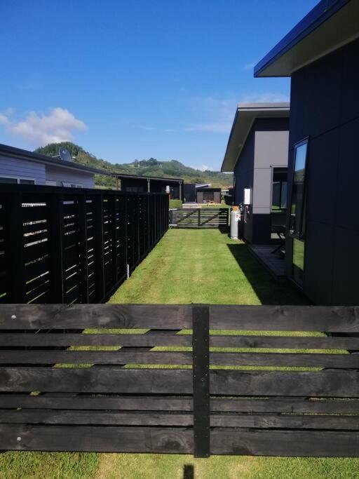 Purangi Beachhouse - 2 Bedroom Cooks Beach Luaran gambar