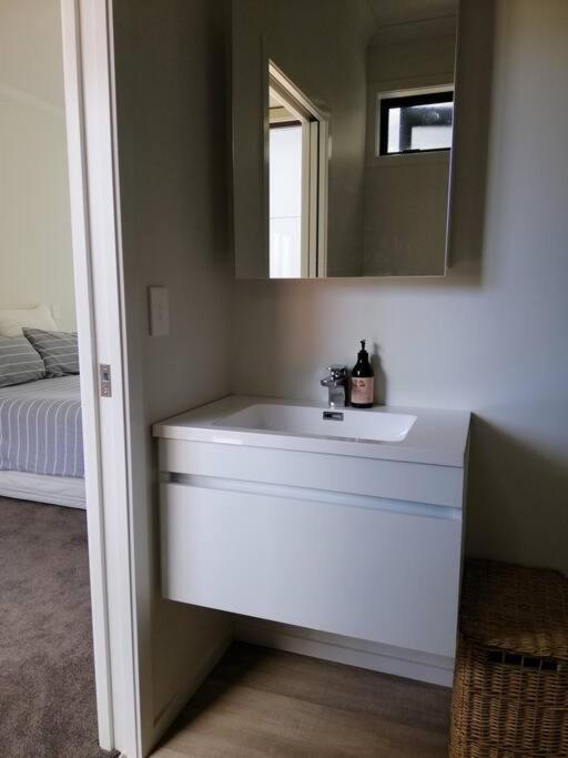 Purangi Beachhouse - 2 Bedroom Cooks Beach Luaran gambar