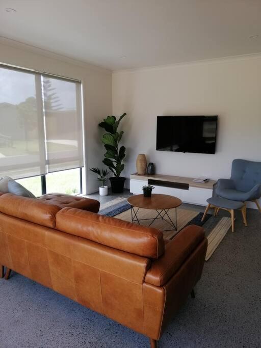 Purangi Beachhouse - 2 Bedroom Cooks Beach Luaran gambar