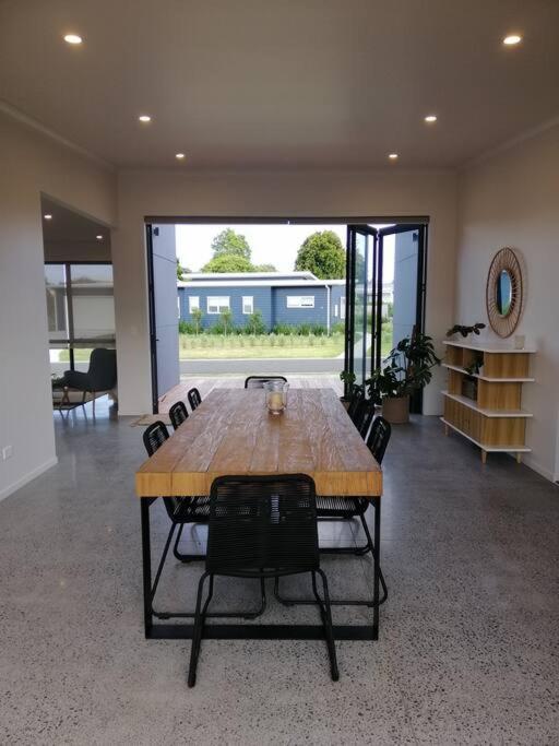 Purangi Beachhouse - 2 Bedroom Cooks Beach Luaran gambar